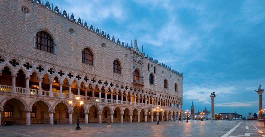 Venice: Highlights with Local Private Walking Tour & Gondola - Key highlights