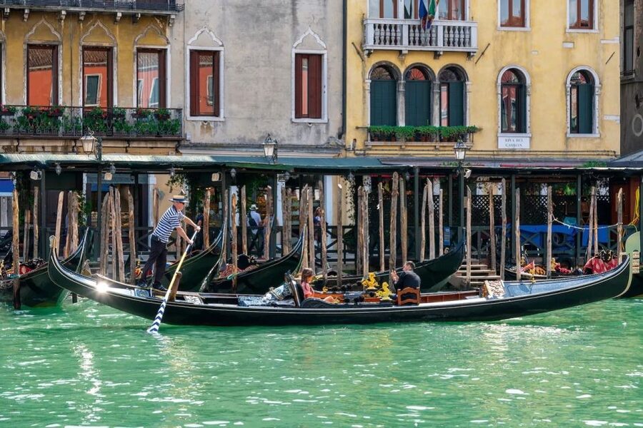Venice: Off the Beaten Path Private Gondola Ride - Where you meet and how to get on the gondola area