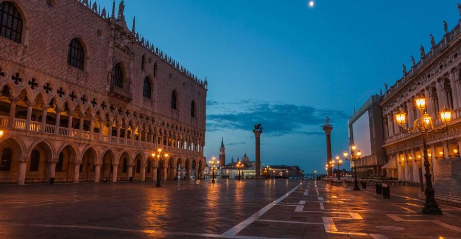 Venice: Private After Dark Tour and Gondola Ride - Campo della Fava and the ghost stories you’ll remember later