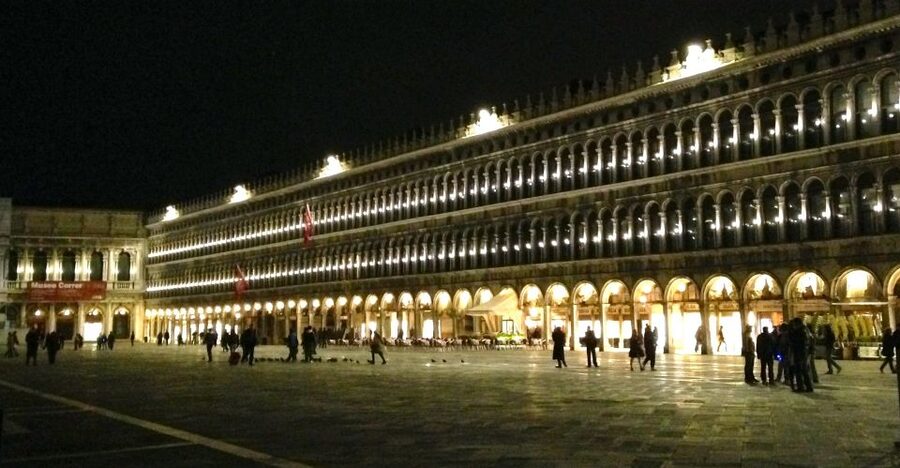 Venice: Private After Dark Tour and Gondola Ride - Bridge of Sighs: the story turns from spooky to sharp