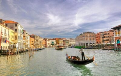 Venice: Private Gondola Cruise for up to 5 Passengers - Price and Value: When $157.47 Makes Sense
