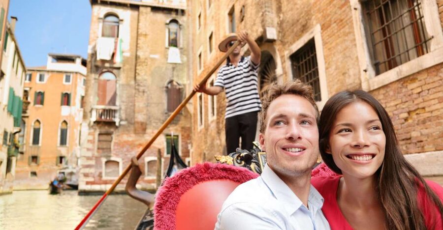 Venice: Private Gondola Ride - Santa Maria del Giglio: The place where your calm starts