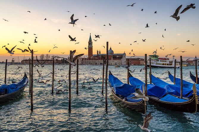 Venice Private Gondola Ride: Explore Hidden Canals and Sights - Meeting at InGondola (Fondamenta Cossetti): the part that can trip you up