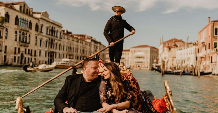 Venice: Private Gondola Ride with Professional Photographer - The land photo stop: 30 minutes at a landmark moment