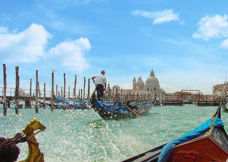 Venice: Private Gondola Tour - Adding the Music Upgrade: Accordion Serenade Moment