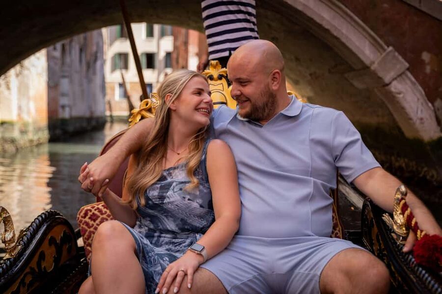 Venice: Private Photoshoot In Gondola - Entering Venice at street level, then gliding toward Rialto