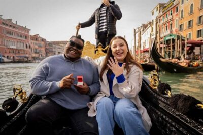 Venice: Private Photoshoot In Gondola - The gondola add-on: what’s included and what costs extra