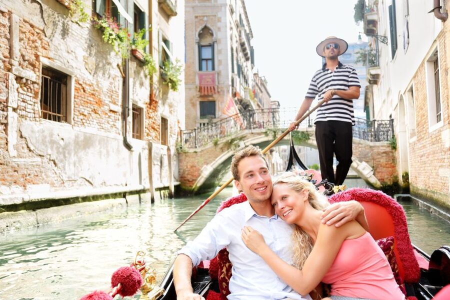 Venice: Romantic Gondola tour and Dinner for two - The short walk to La Caravella near Saint Mark’s