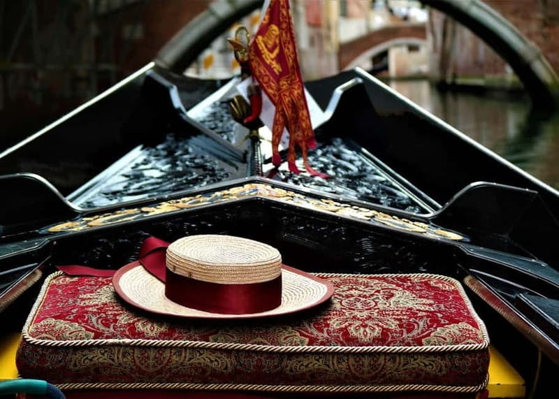 Venice: Romantic Shared Gondola Serenade on the Grand Canal - Sunset virtual reality and the dinner option for a longer evening