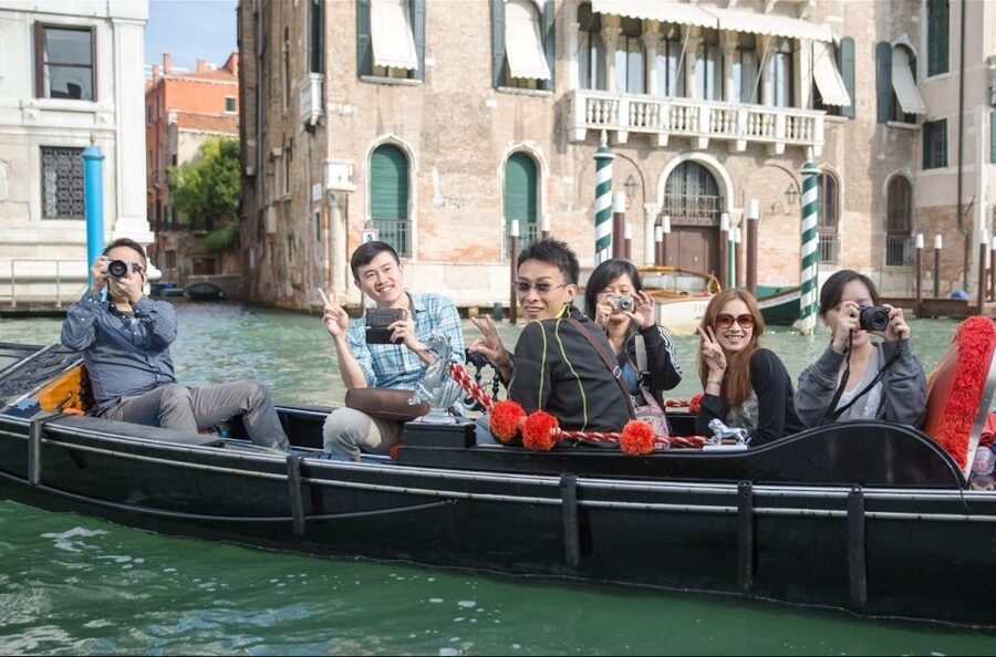 Venice: Shared Gondola Ride - Boarding and Time on the Water: What 30 Minutes Feels Like