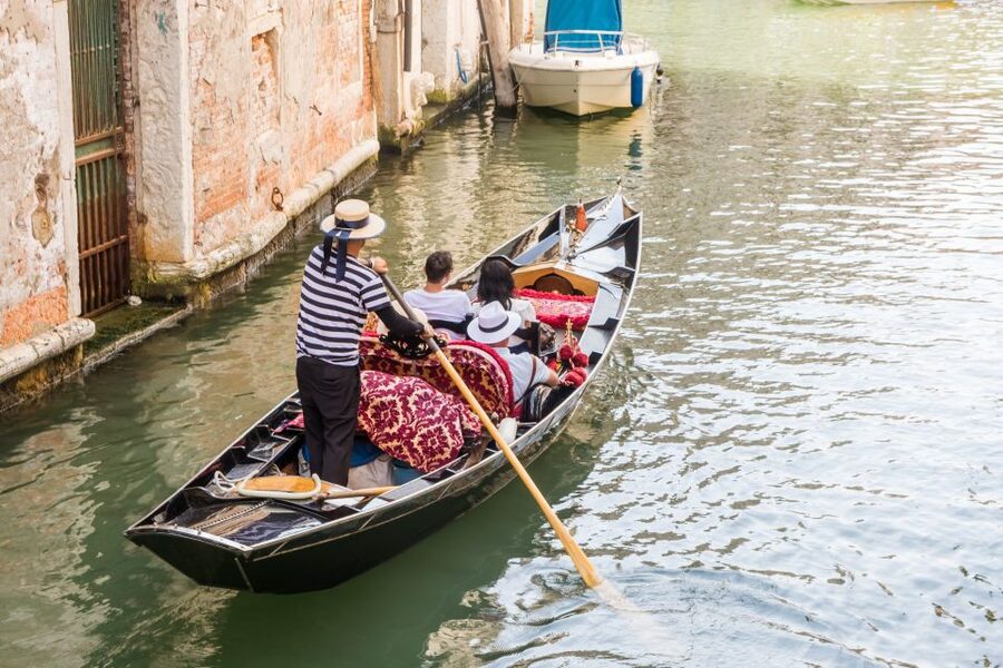 Venice: Shared Gondola Ride Across the Grand Canal - What to Wear and Bring for a Gondola Ride That Feels Comfortable