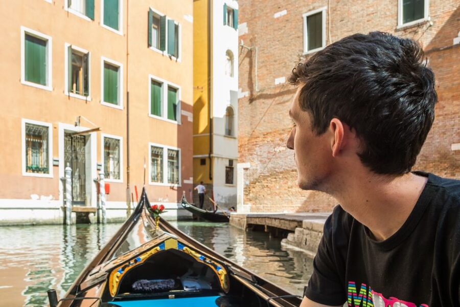 Venice: Shared Gondola Ride Across the Grand Canal - Why a Shared Gondola Along Canal Grande Works for Most First Timers
