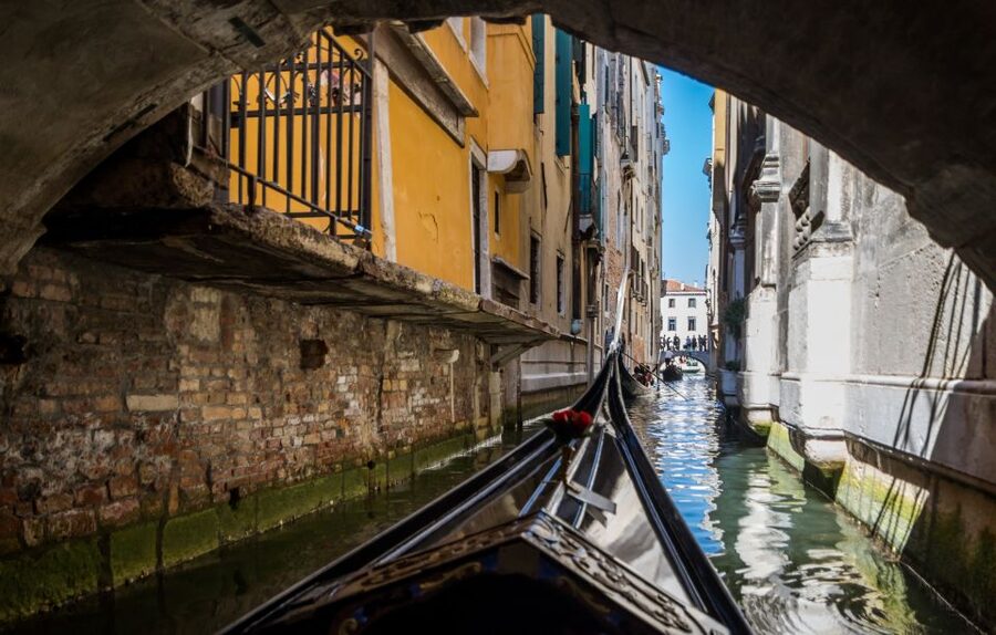 Venice: Shared Gondola Ride Across the Grand Canal - Meeting at Alilaguna Grandinetti: Finding the Boats Without Stress