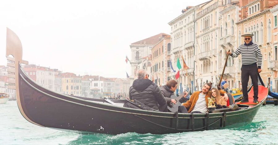 Venice: Shared Gondola Ride and Serenade - Your 30 minutes on the water: what you actually see