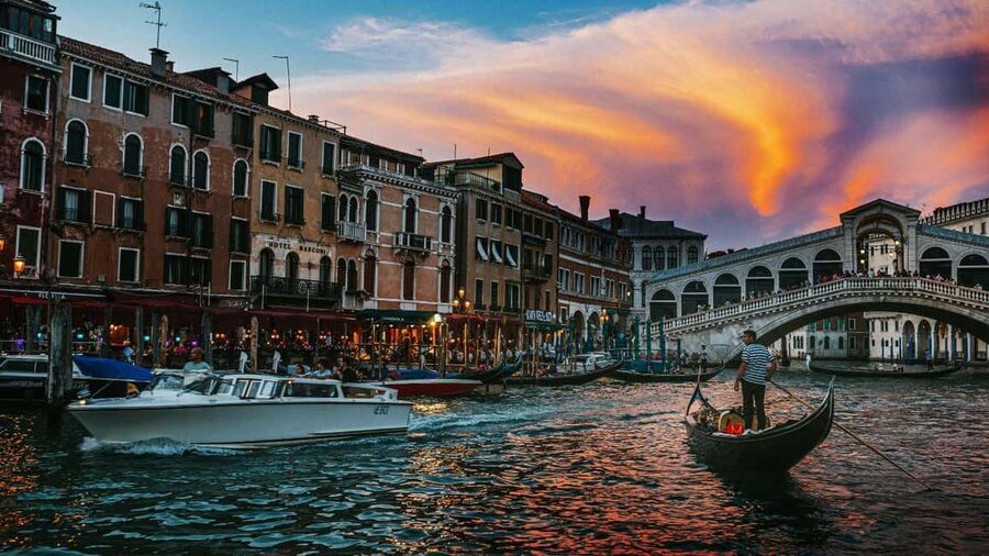 Venice: Shared Gondola Ride at Sunset - A Shared Gondola at Sunset: What Makes It Worth Doing