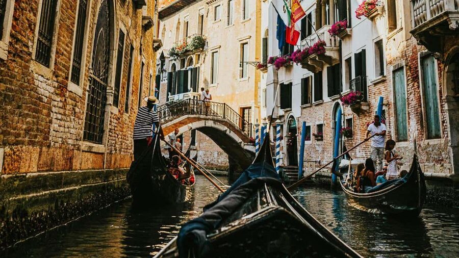 Venice: Shared Gondola Ride at Sunset - Meeting at TU.RI.VE: Finding the Start Without Losing Time
