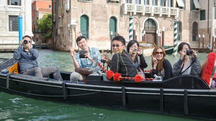 Venice: Shared Gondola Ride at Sunset - Weather and Floods: When Sunset Gets Interrupted