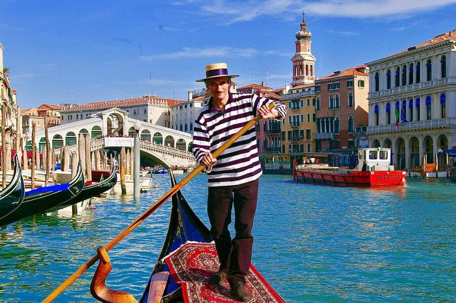 Venice: Shared Gondola Ride through the Lagoon City - Waiting times, weather suspensions, and how to keep the day on track