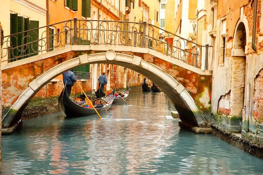 Venice: Shared Gondola Tour - Grand Canal Moments: Mansions, Scale, and Classic Venice Views