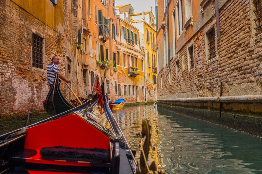 Venice: Shared Gondola Tour - Shared Gondola Reality: Comfort, Privacy, and Viewing