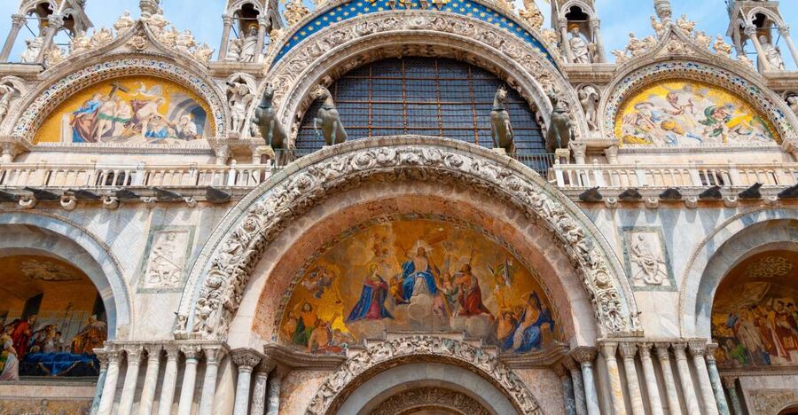 Venice: St. Mark's Basilica and Gondola Morning Tour - Piazza San Marco: more than a pretty postcard