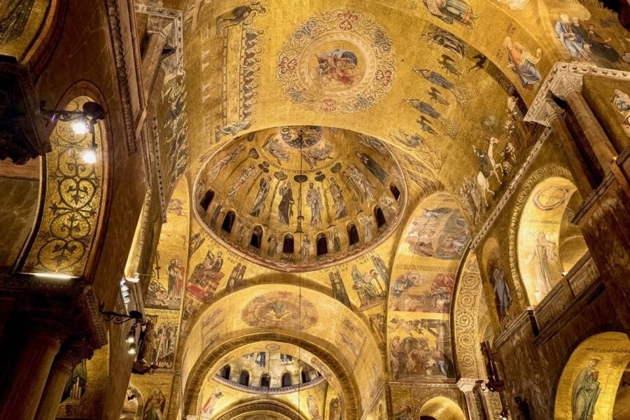 Venice: St. Mark's Basilica and Gondola Morning Tour - Timing reality: the big break between basilica and gondola