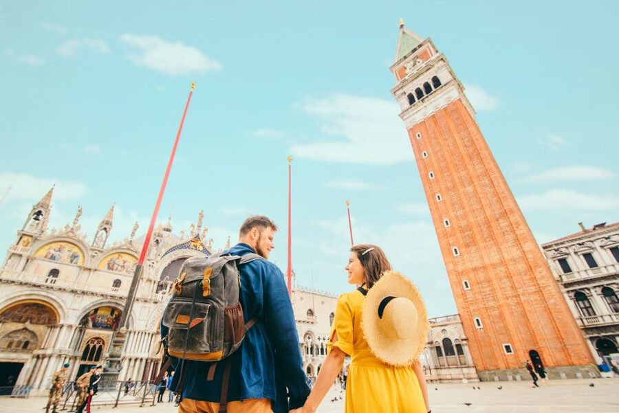 Venice: St. Mark's Basilica and Gondola Morning Tour - Morning logistics: the meeting point and the dress check