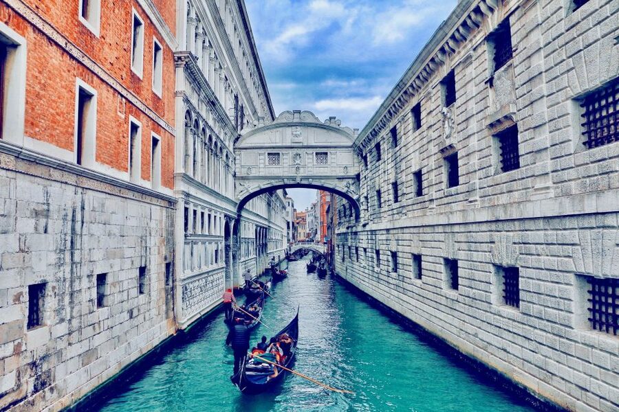 Venice: St Mark's Basilica, Doge's Palace, and Gondola Ride - Group logistics: how to have the day feel smooth