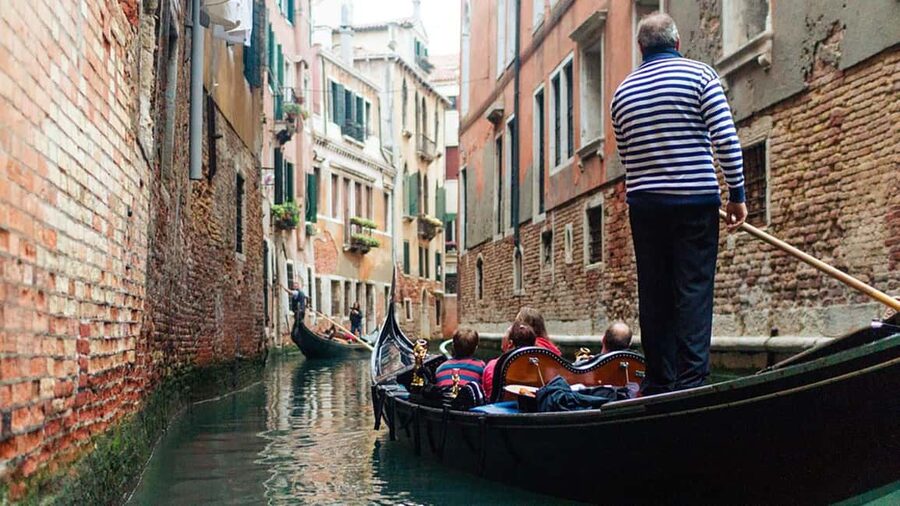 Venice: St. Mark's Basilica Guided Tour & Gondola Ride - Libreria Acqua Alta: A Fun Break That Still Fits the Venice Story