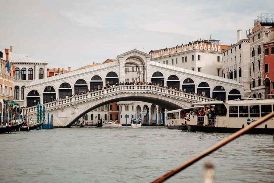 Venice: St. Mark's Basilica Guided Tour & Gondola Ride - Rialto Bridge, Fish Market, and Food Clues You Can Use