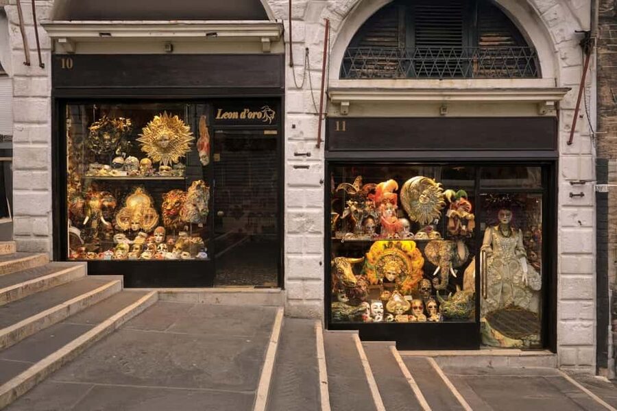 Venice: St. Mark's, Doges Palace, Rialto, and Gondola Tour - Key Things You’ll Notice