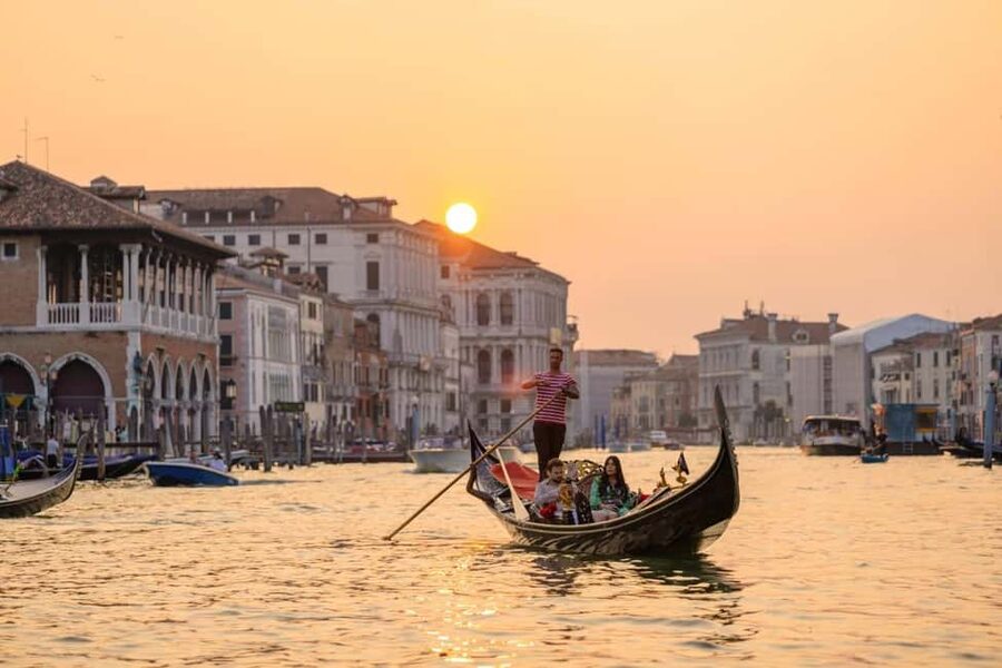 Venice: St. Mark's, Doges Palace, Rialto, and Gondola Tour - Meeting at St. Mark’s Square: Start Smart, Start On Time