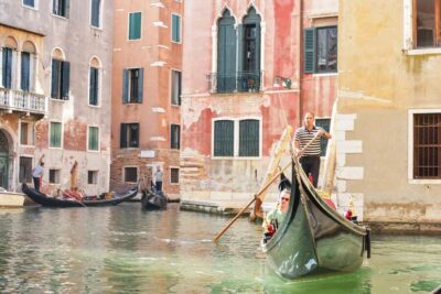 Venice: St Mark's Square & Rialto Walking Tour & Gondola - The guided calli walk: Rialto area, Casanova House, and off-track Venice