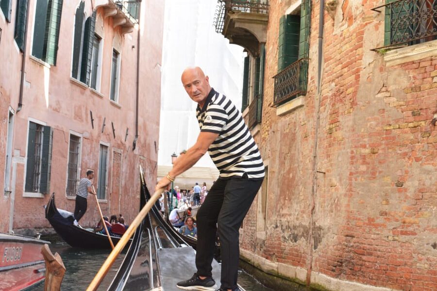 Venice: St Mark's Square & Rialto Walking Tour & Gondola - Gondola ride details that matter: shared boats, 30 minutes, and weight-based seating