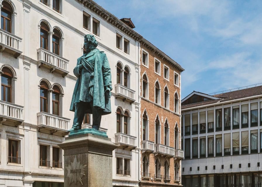 Venice: St Mark's Square & Rialto Walking Tour & Gondola - One last practical tip: download the audio before you board