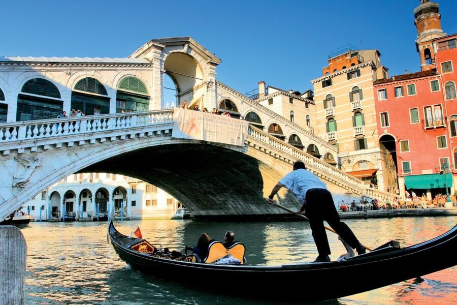 Venice: St. Mark's, Walking Tour and Gondola Combo - Where the morning starts behind the Basilica crowds