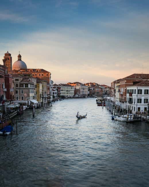 Venice: St. Mark’s Walking Tour & Gondola Traghetto Crossing - St. Mark’s Square start: a short guide that gives you bearings