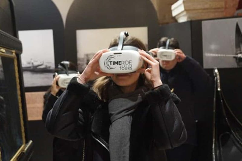 Venice: The Gondola Gallery 3D Experience - Small-group vibe in a small area: how to enjoy it without stress