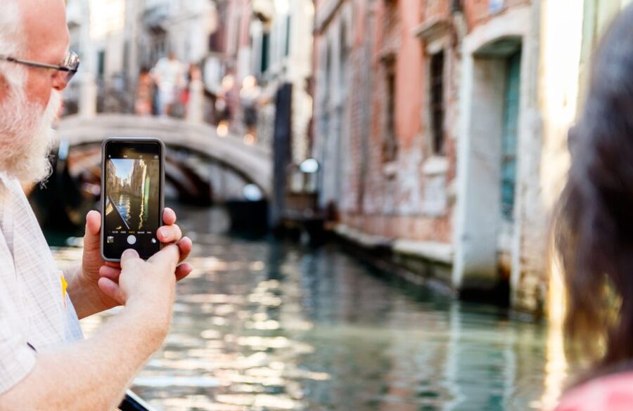 Venice: Traditional Shared Gondola Ride - Photo moments you’ll actually get to savor