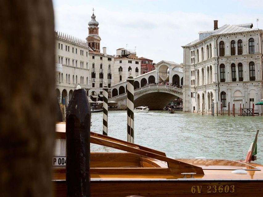 Venice: Vip Semi-Private Walking Tour with Gondola Ride - St Mark’s Square starting point at the lion column