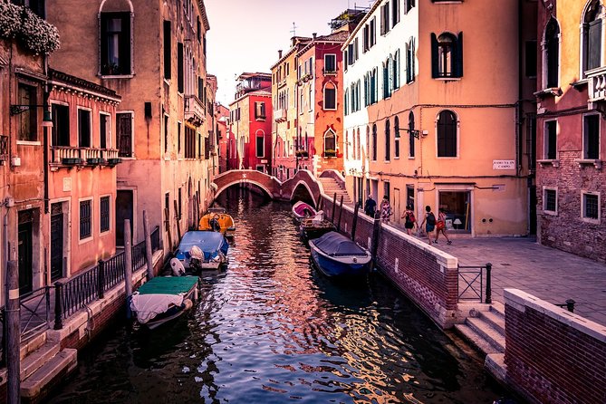 Venice Walking Tour and Gondola Ride - Entering Venice by foot and water: how the 2-plus hour flow works
