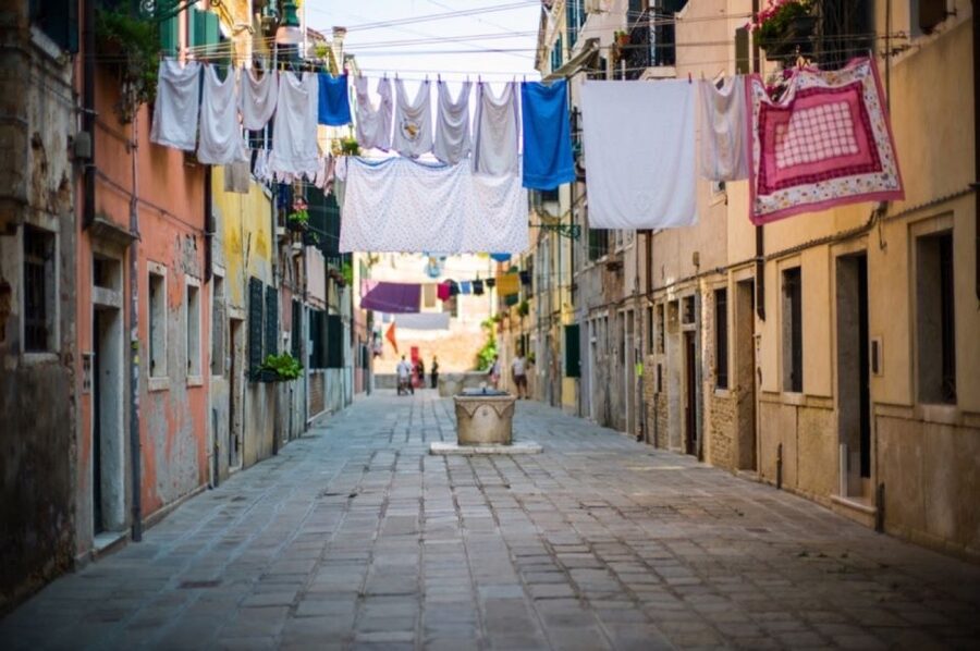 Venice: Walking Tour & Gondola Ride - What to wear and how to handle surprises