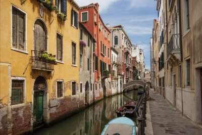 Venice: Walking Tour & Gondola Ride - Castello’s calli and campi: where Venice starts feeling real