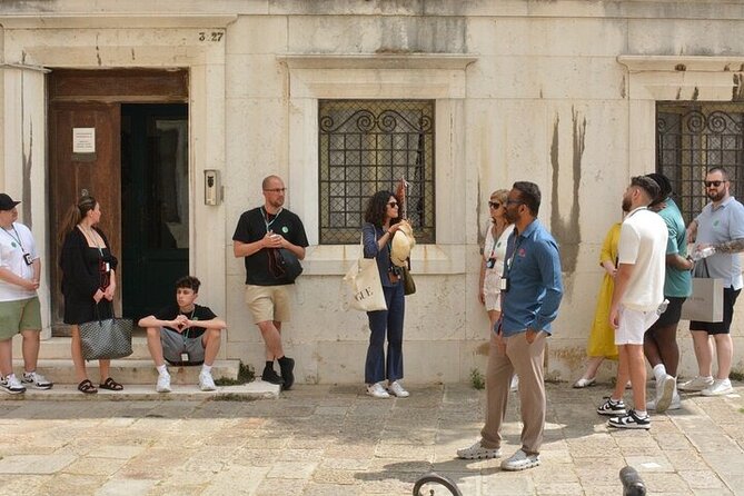 Venice Walking Tour with Gondola Ride Experience - 30-Minute Gondola Ride: Shared, Audio-Guided, and Not Too Long