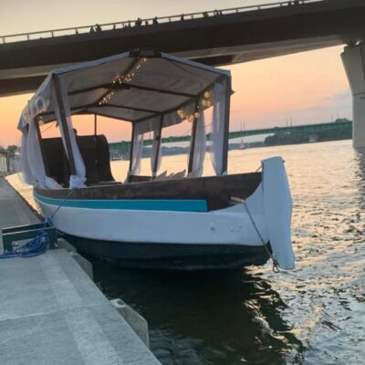 Warsaw: Scenic Cruise by Gondola on the Vistula River - Finding the AQUATICA boat by the Vistula steps