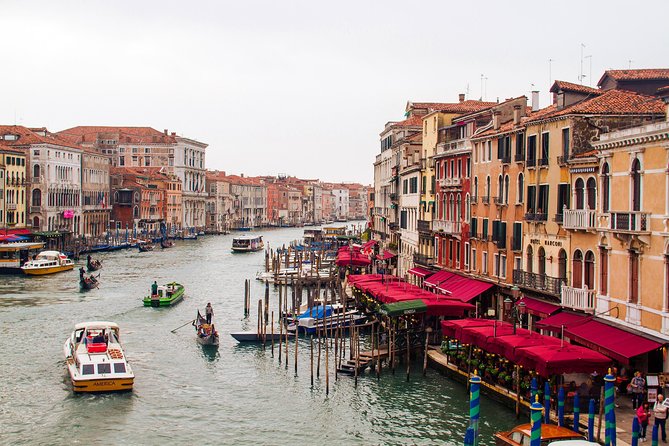 Welcome to Venice Group Tour St. Mark's Basilica & Gondola Ride - Pacing, shoes, and bag rules in a city of steps