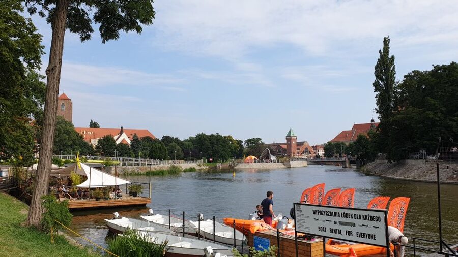 Wrocław: city walk with a professional guide and cruise - Key things you’ll enjoy most