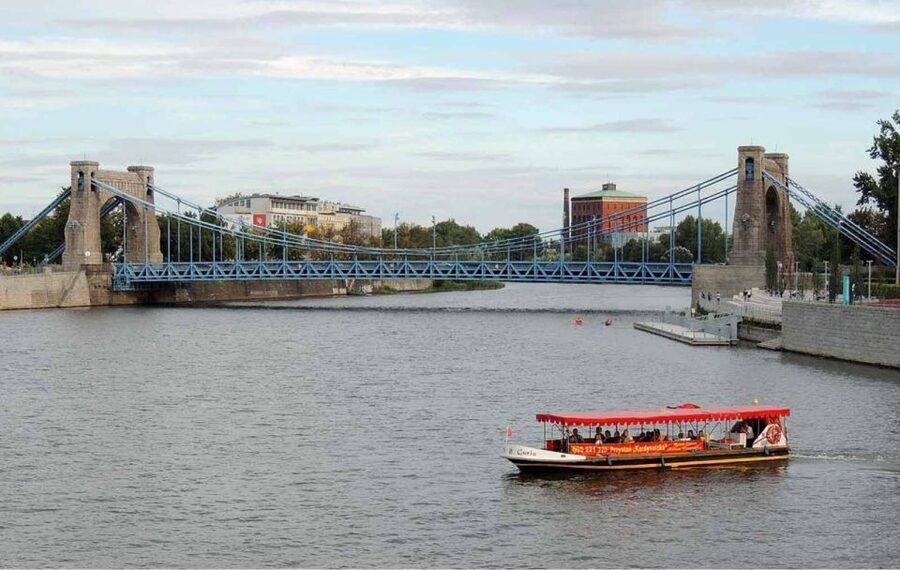 Wrocław: city walk with a professional guide and cruise - Catedral Island views from the deck