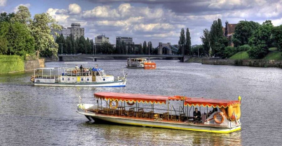 Wrocław: city walk with a professional guide and cruise - University of Wrocław: the quieter pass-by stop that adds context