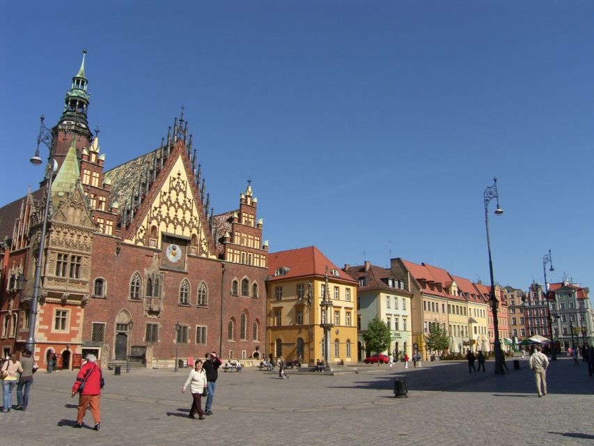Wrocław: city walk with a professional guide and cruise - Heading to the dock: Przystań Kardynalska and the shift to calm